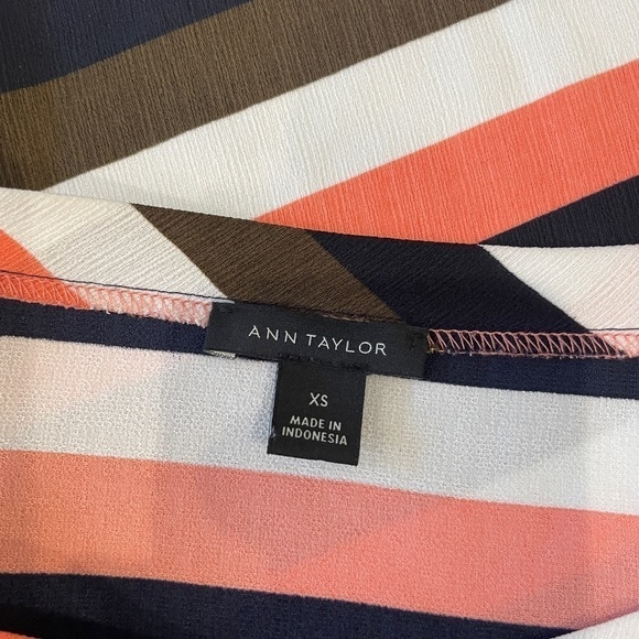 Ann Taylor Multi Color Short Sleeve Top - Picture 4 of 5